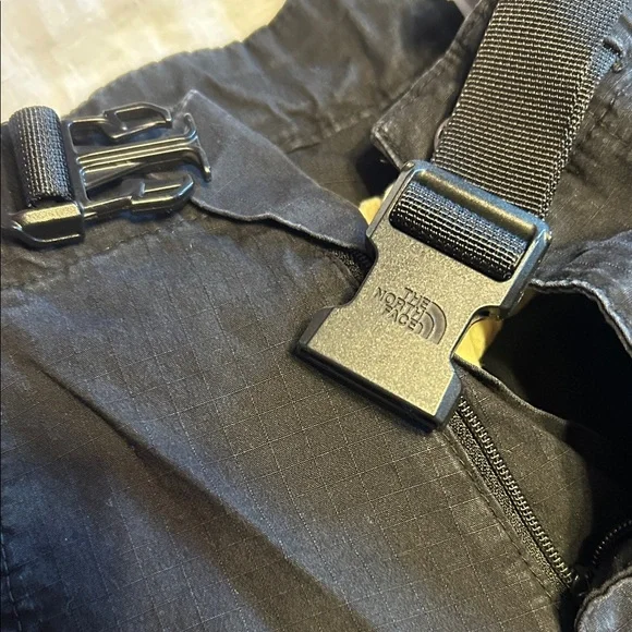 North Face Men's Black Cargo Pants - Casual Utility Style - Picture 5 of 5